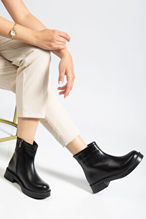 02-3033 Siyah Kırışık Rugan Fermuarlı Günlük Kadın Bot