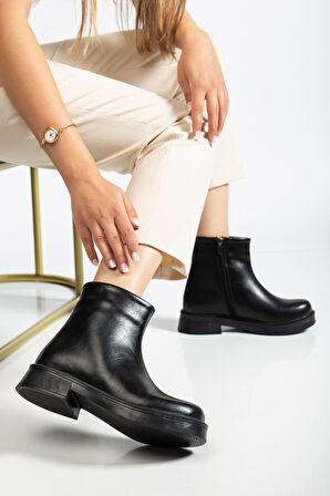 02-3033 Siyah Kırışık Rugan Fermuarlı Günlük Kadın Bot