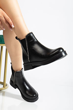 02-02 Siyah Kırışık Rugan Taş Aksesuarlı Lastikli Günlük Kadın Bot