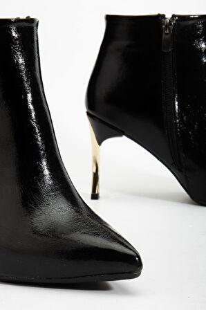 Kadın Siyah Kırışık Rugan Sivri Burun Kısa Boy İnce Topuklu Bot