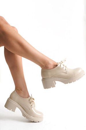 K-707 Bej Kırışık Rugan Yüksek Tabanlı Bağcıklı  Loafer Ayakkabı