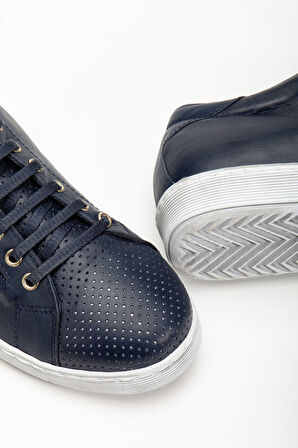 Kadın Lacivert Hakiki Deri Delikli Spor Ayakkabı