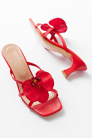 Kırmızı Orkide Detaylı İnce Topuklu Kadın Terlik