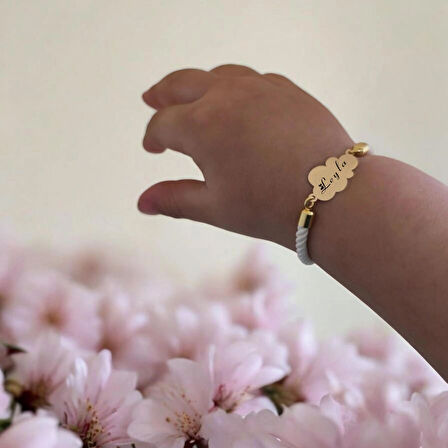 Leyla İsmine Özel İpek Örgülü Bulut Motifli 14 Ayar Altın Plakalı Hediye Bileklik-362isim-beyaz