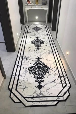 Yolluk Halı – Kaymaz Tabanlı, Yıkanabilir, Yumuşak Dokulu, Şık ve Dayanıklı Tasarım (tuğra