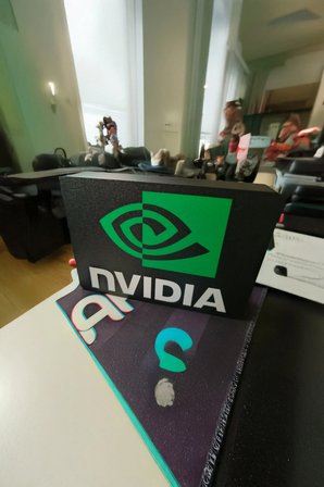 Nvidia Tasarımlı Dekoratif Aydınlatma (23x16cm)