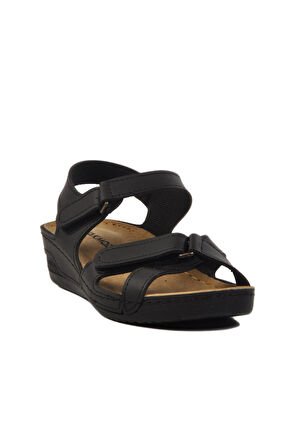 Siyah Cırtlı Hafif Kadın Dolgu Topuk Sandalet 02-380 Z