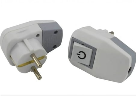 DEPA Erkek Anahtarlı Topraklı Fiş Işıklı Anahtarlı Beyaz 220 Volt (Kolay Bağlantı)