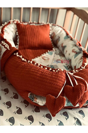 Kiremit Örgü Kumaş Ve Müslin Kumaş Ponponlu Ve Yorgan Oyuncak Aparat Ve Tül Set Babynest