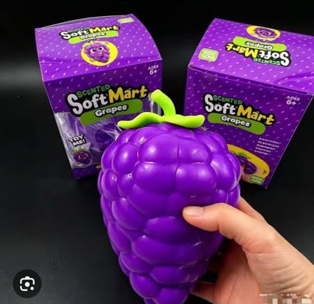 Üzüm Squishy Dev Boy Stres Oyuncağı (18 cm) – Yumuşak Sıkmalı Yavaş Yükselen Sukuşi