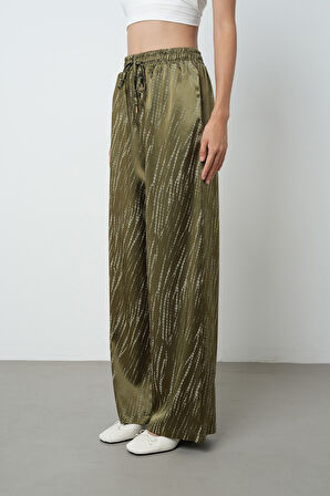 Kadın Haki Desenli Bol Paça Beli Lastikli Bağcıklı Pantolon