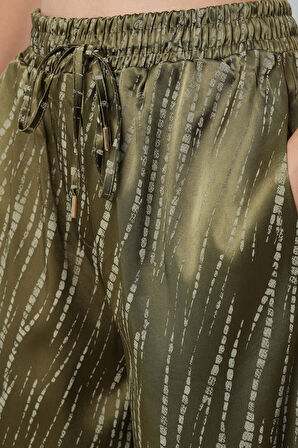 Kadın Haki Desenli Bol Paça Beli Lastikli Bağcıklı Pantolon