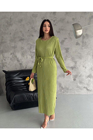 Uzunkollu piliseli elbise