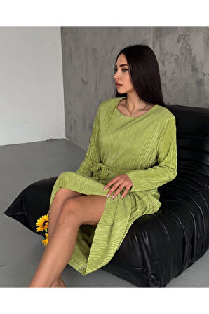 Uzunkollu piliseli elbise