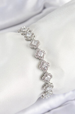 HEYF Pirinç Zirkon Taşlı Yonca Baget Model Gümüş Renk VIP Seri Kadın Bileklik