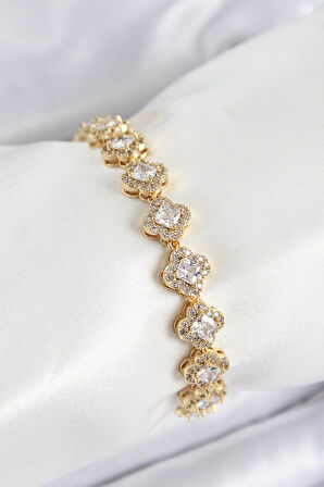 HEYF Pirinç Zirkon Taşlı Yonca Baget Model Gold Renk VIP Seri Kadın Bileklik