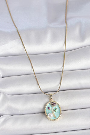 HEYF 316L Çelik Gold Renk Zincir Mavi Çiçek İşlemeli İnci Detay Portre Model Kadın Kolye