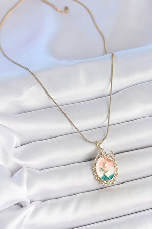 HEYF 316L Çelik Gold Renk Zincir Mix Renk Çiçek İşlemeli Zirkon Taş Detaylı Portre Model Kadın Kolye