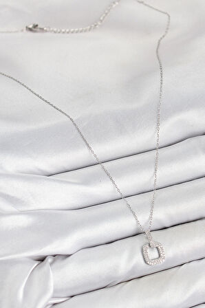 HEYF Pirinç Zirkon Taşlı Kare Model Gümüş Renk Kadın Kolye