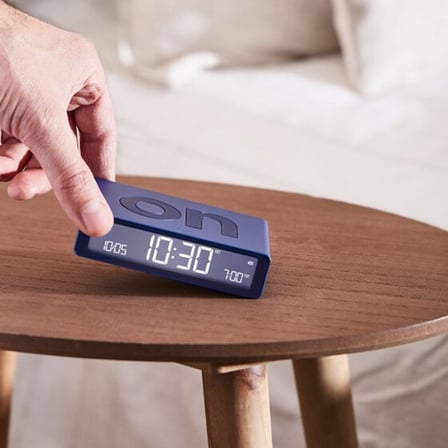 Lexon Flip Klasik Şarj Edilebilir Alarm Saat Lacivert LR157DB9