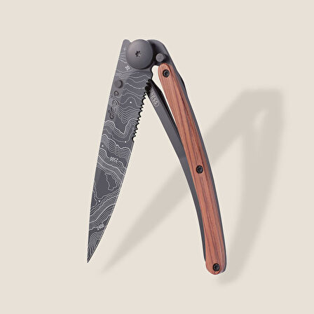 Deejo Serrated 37g, Coral Wood / Topography Çakı