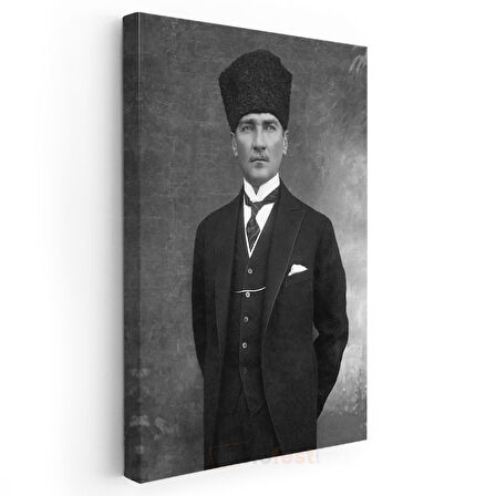 Siyah Kalpaklı Atatürk - Klasik Duruş Kanvas Tablo