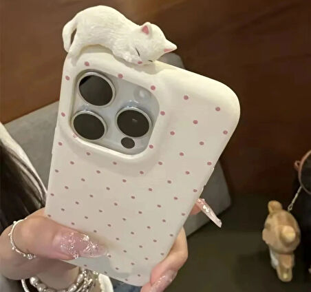 Sevimli Uyuyan Kedicik 3D iPhone 13 Telefon Kılıfı