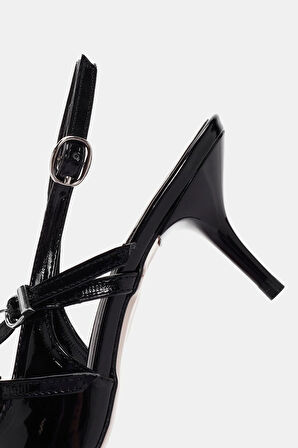 Berry Kadın Siyah Rugan Tokalı Topuklu Ayakkabı