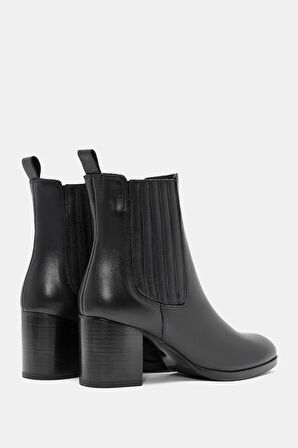 Villa Kadın Siyah Gerçek Deri Topuklu Klasik Bot