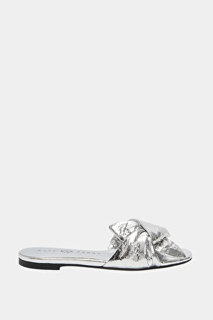 The Halie Bow Kadın Gümüş Fiyonklu Terlik