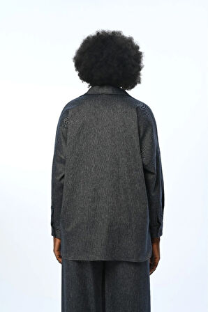 KADIN DÜZ RENK YAKASI DETAYLI OVERSİZE KESİM GÖMLEK