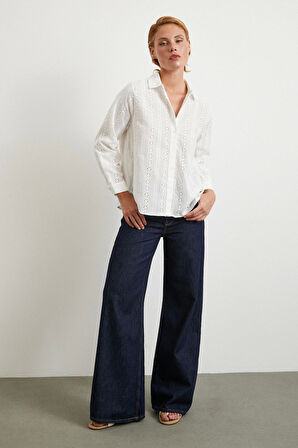 Fisto İşlemeli Gömlek Beyaz