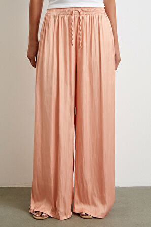 Beli Lastikli Geniş Paça Büzgülü Pantolon Pudra