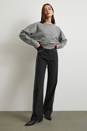 Taş İşlemeli Yüksek Bel Kesik Paça Jean Siyah