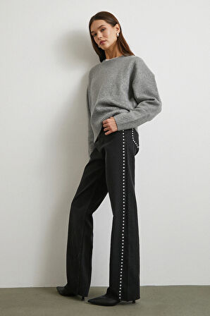 Taş İşlemeli Yüksek Bel Kesik Paça Jean Siyah