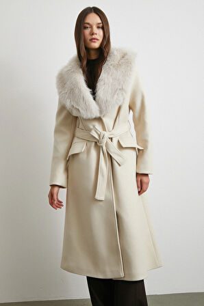 Kürk Yaka Kuşaklı Kaşe Kaban Ekru