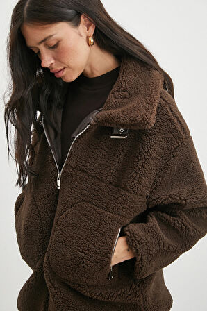 Yaka Detaylı Peluş Mont Kahve