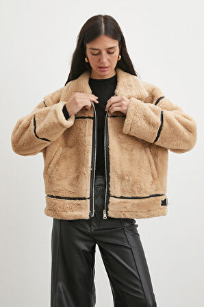 Ters Detay Peluş Lamine Mont Bej