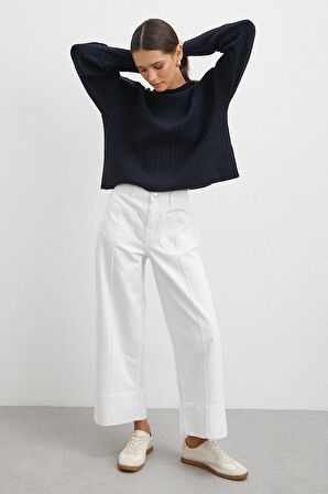 Önü Cepli Paça Detaylı Jean Beyaz