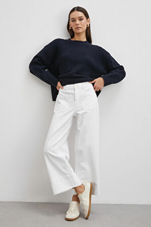 Önü Cepli Paça Detaylı Jean Beyaz