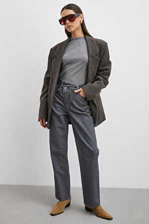 Çapraz Fermuarlı Kesik Paça Düğmeli Jean Füme