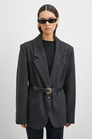 Çizgi Detaylı Kemerli Kaşe Ceket Siyah