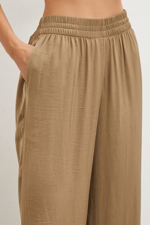 Beli Lastikli Dökümlü Geniş Paça Pantolon Dark Şampanya