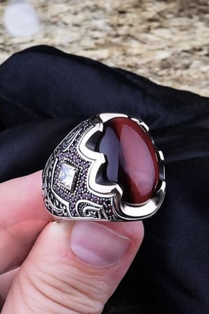 Zorbey Kaplan Serisi Kırmızı Kaplan Gözü Taşlı 925 Ayar Gümüş Erkek Yüzük