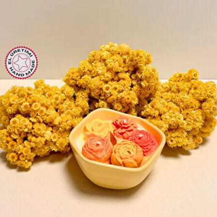 Uretti - Zekiye 1389 - El Yapımı Gül Desenli Ahşap Fitilli Kokulu Soya Mum 10cm - Beyaz