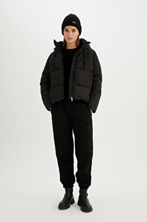 DeFacto Su İtici Puffer Şişme Mont Oversize Geniş Kalıp Kapüşonlu Isı Yalıtımlı Rüzgar Geçirmez A0757AX24WNBK27