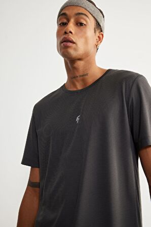 DeFactoFit Slim Fit Dar Kesim Bisiklet Yaka Baskılı Sporcu Kısa Kollu Tişört V2887AZ25SPBK81