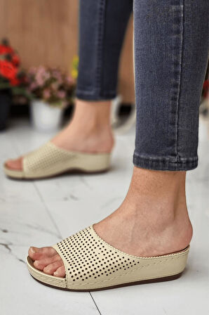 Suçi Kadın Şık Lazer Desenli Günlük Ortopedik Taban Terlik Misafir Genç Anne Dışarı Ev Terliği