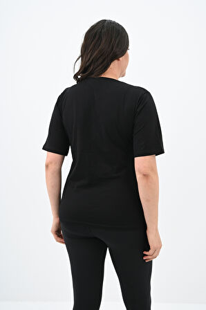 Kadın Büyük Beden Çiçek Tutan El Baskılı T-Shirt 1574-23