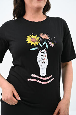 Kadın Büyük Beden Çiçek Tutan El Baskılı T-Shirt 1574-23